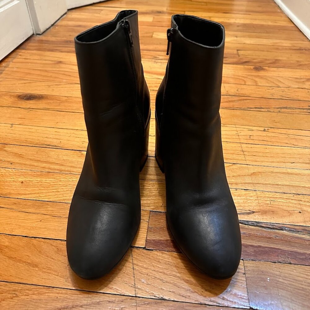 Bloomingdale's black leather booties | size 41